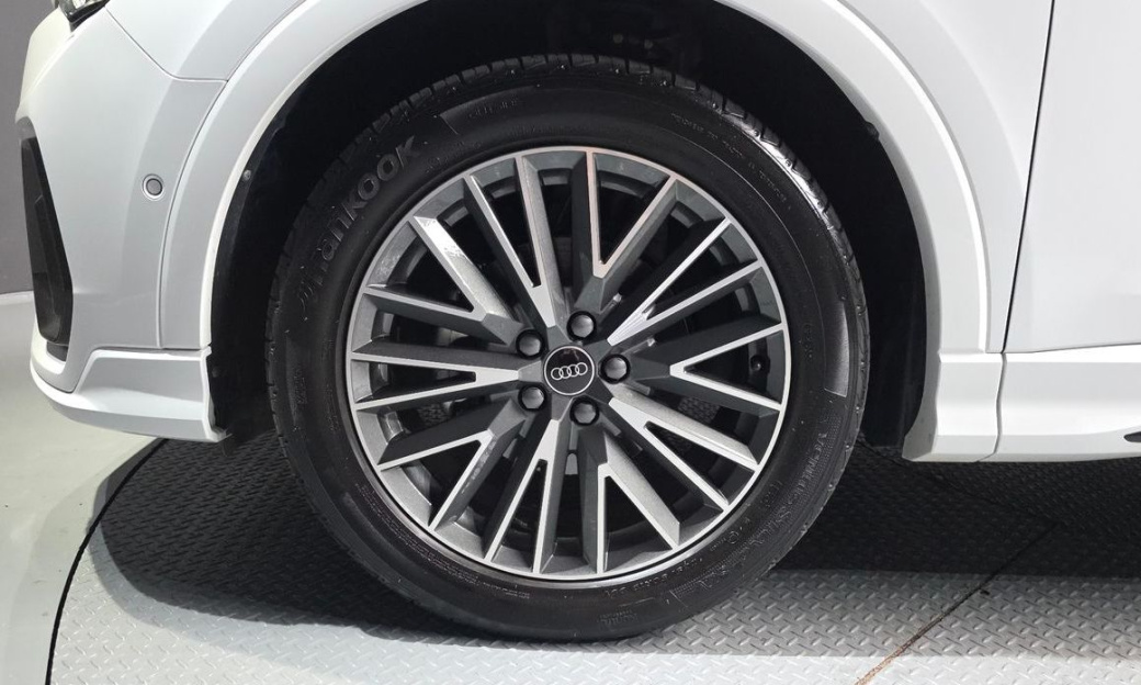 Audi Q3 35 TDI Premium, 2025
