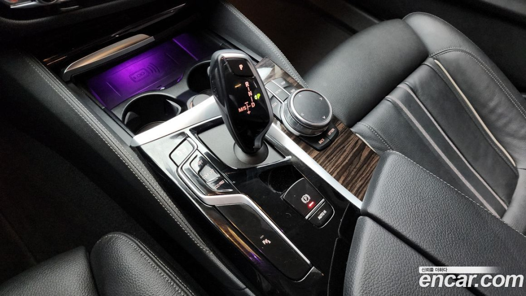 BMW 5-Series 520i Luxury, 2023