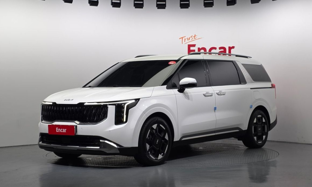 Kia Carnival 7-Seater Outdoor, 2025