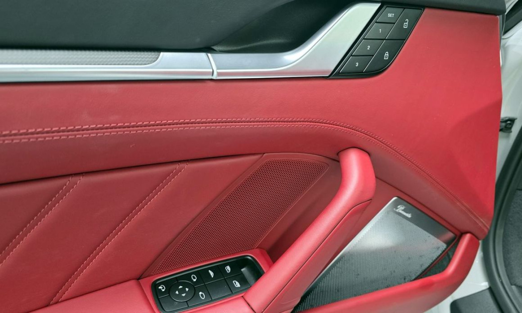 Porsche 911 Turbo S Cabriolet, 2024