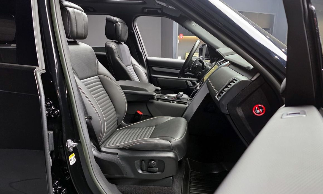 Land Rover Discovery P360 R-Dynamic SE, 2023