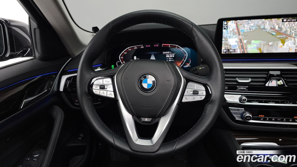 BMW 5-Series 520i Luxury, 2023