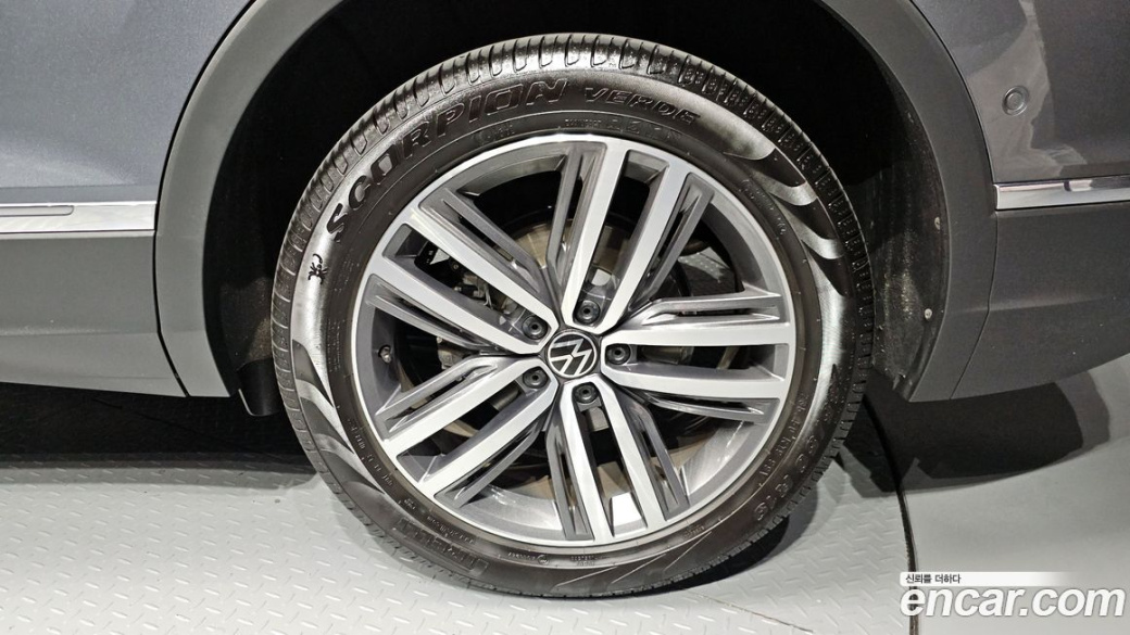 Volkswagen Tiguan 2.0 TSI Prestige, 2024