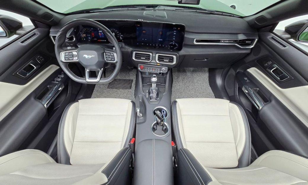 Ford Mustang 5.0 GT Premium Convertible, 2024