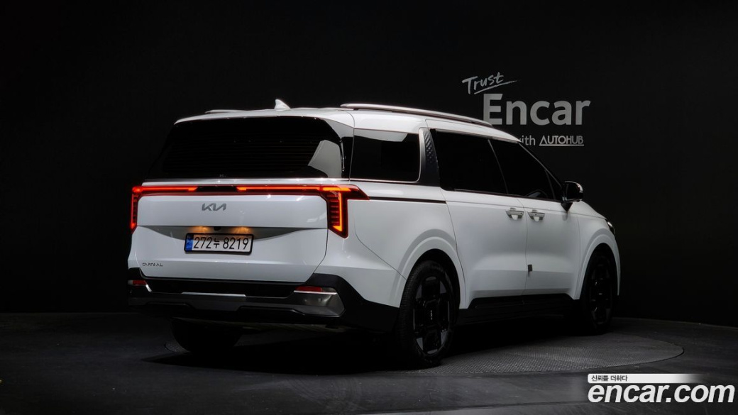 Kia Carnival 9-Seater Signature, 2024