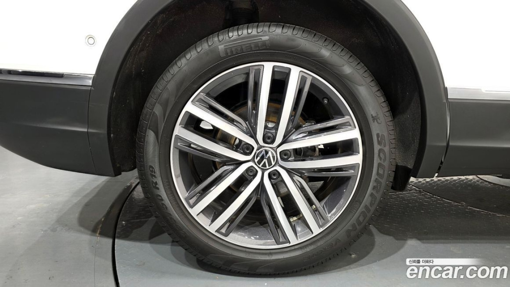 Volkswagen Tiguan 2.0 TSI Prestige, 2024