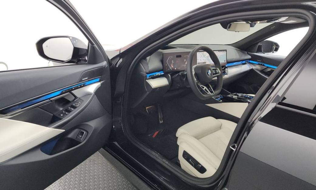 BMW 5-Series 520i M Sport, 2025