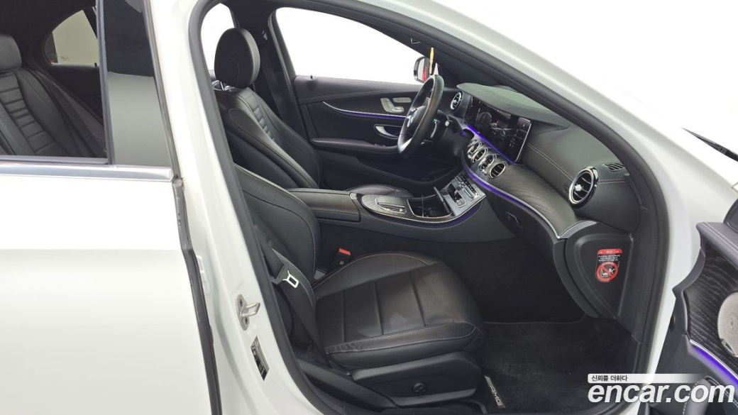 Mercedes-Benz E-Class E220d 4MATIC AMG Line, 2023