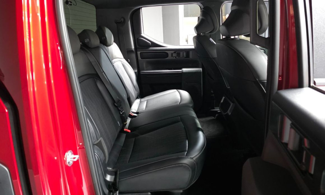 Kia Tasman 2.5T Gasoline 2WD, 2026