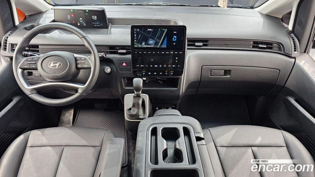 Hyundai Staria Tourer 11-Seater, 2025