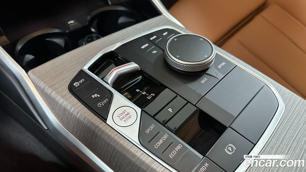 BMW 3-Series 320i, 2025