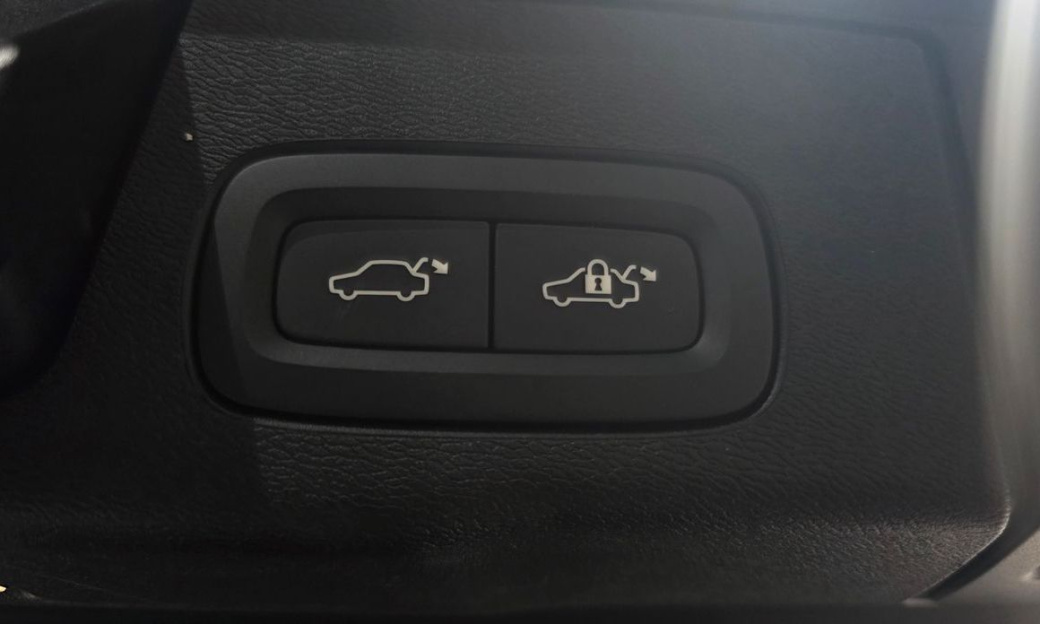 Volvo XC60 B5 Ultimate Bright, 2024