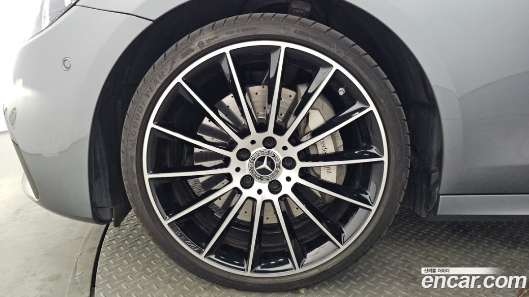 Mercedes-Benz E-Class E350 4MATIC AMG Line, 2023