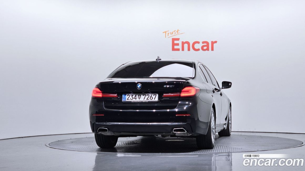 BMW 5-Series 520i Luxury, 2023
