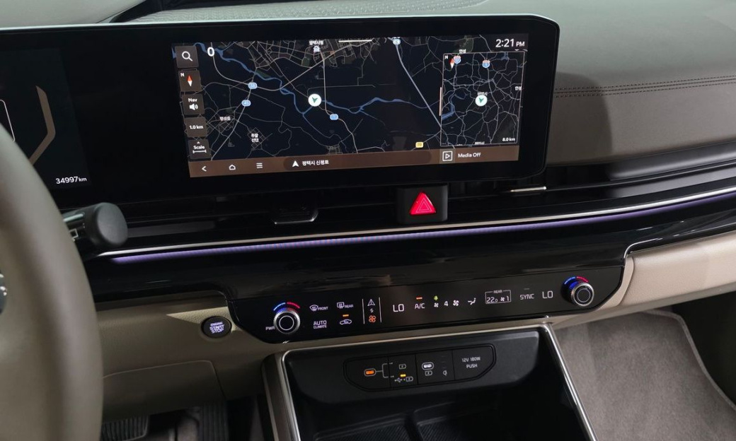 Kia Carnival 7-Seater Gravity, 2024