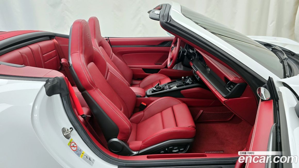 Porsche 911 Carrera 4 GTS Cabriolet, 2024