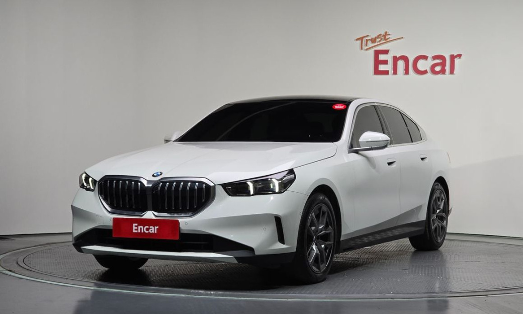 BMW 5-Series 520i, 2024