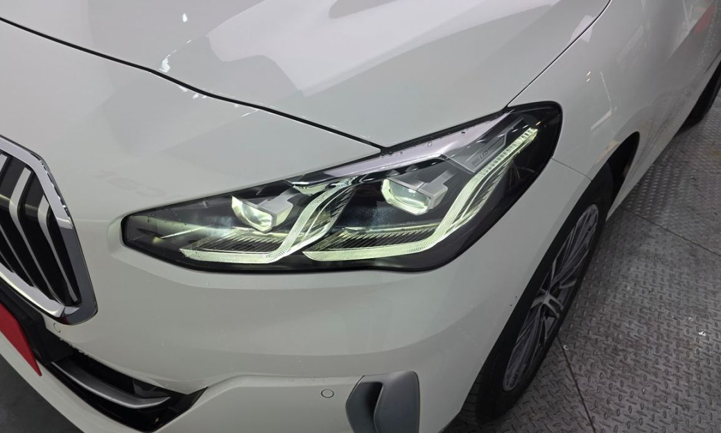 BMW 2-Series 220i Luxury, 2023