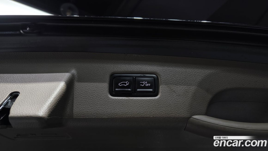 Kia Carnival 9-Seater Hi-Limousine, 2023