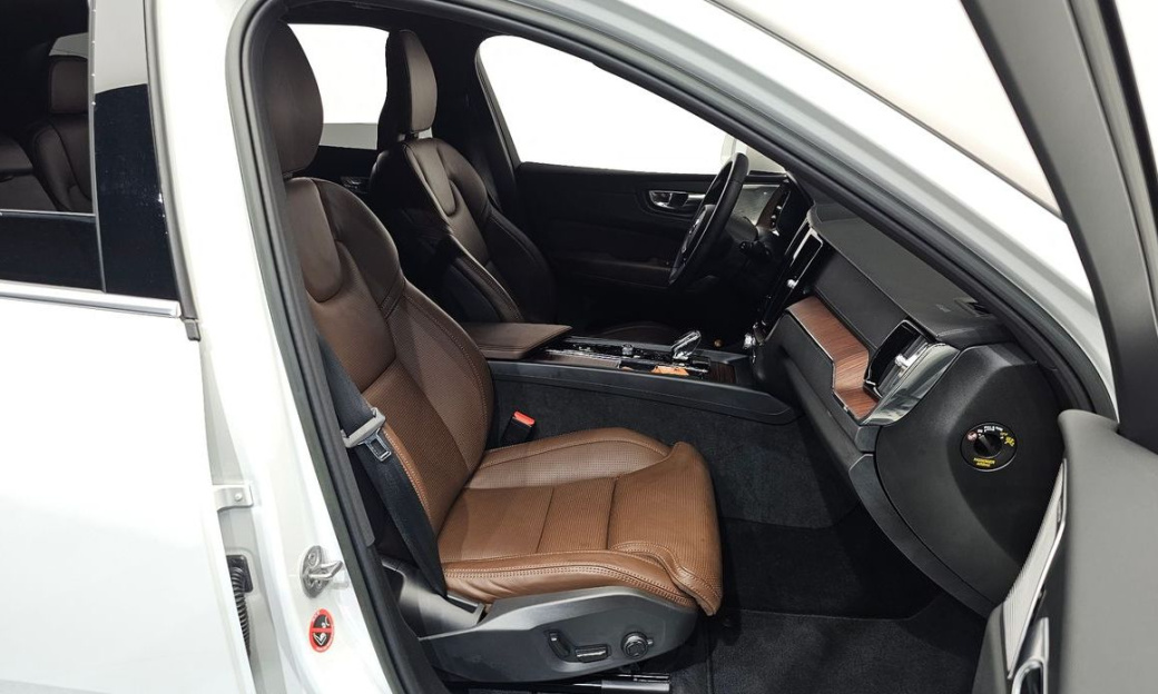 Volvo XC60 B5 Ultimate Bright, 2023