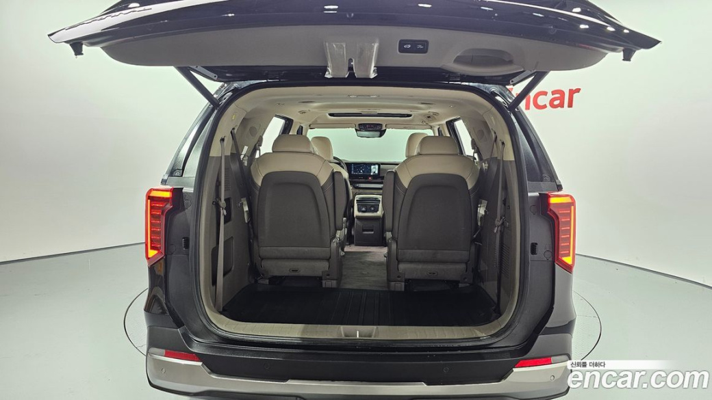 Kia Carnival 9-Seater Signature, 2024