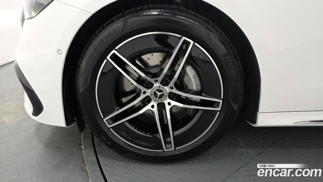 Mercedes-Benz E-Class E200 AMG Line, 2026