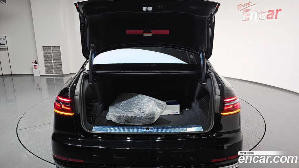 Audi A8 55 TFSI Quattro LWB, 2021