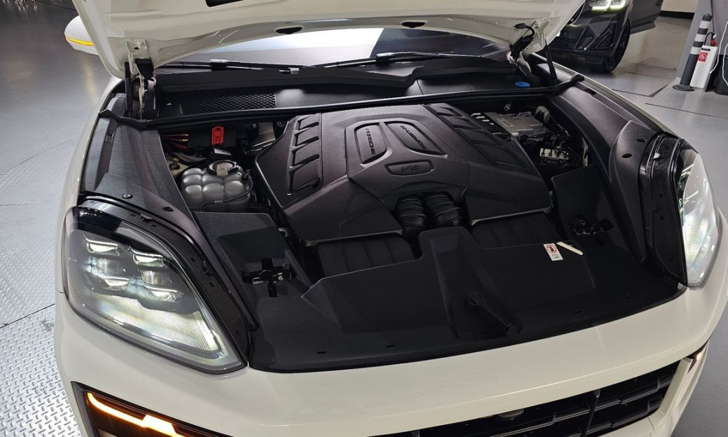 Porsche Cayenne 4.0 GTS, 2025
