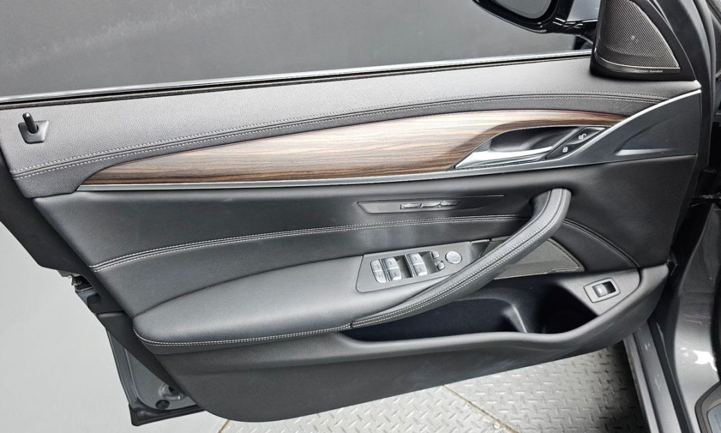 BMW 5-Series 530i xDrive Luxury, 2023