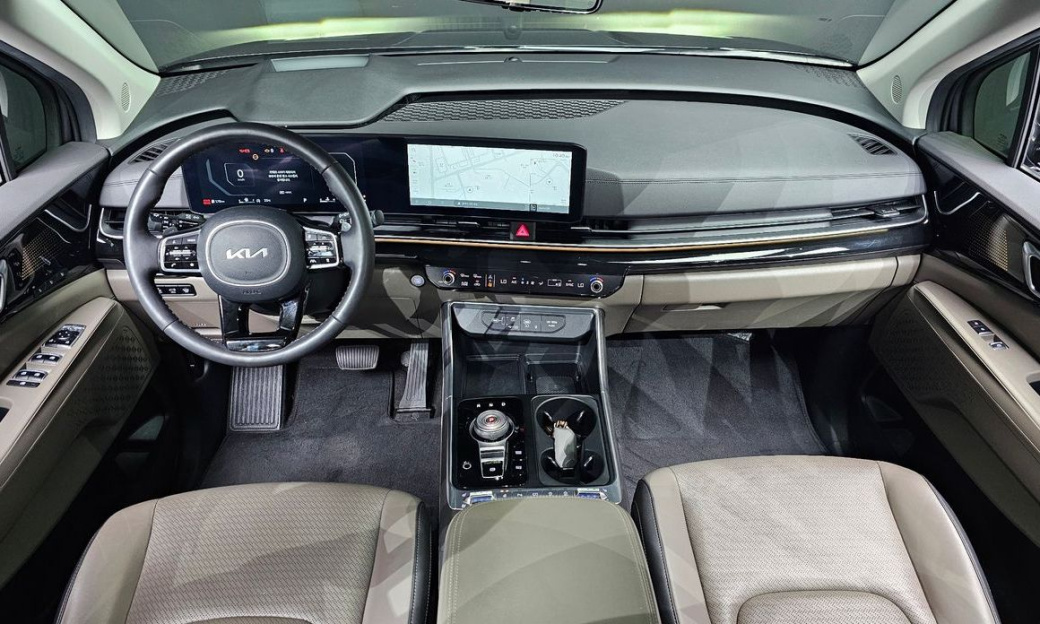 Kia Carnival 9-Seater Signature, 2025