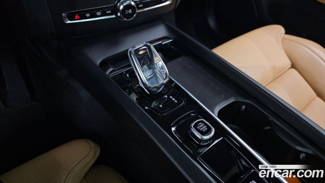 Volvo XC60 B6 Inscirtion, 2022