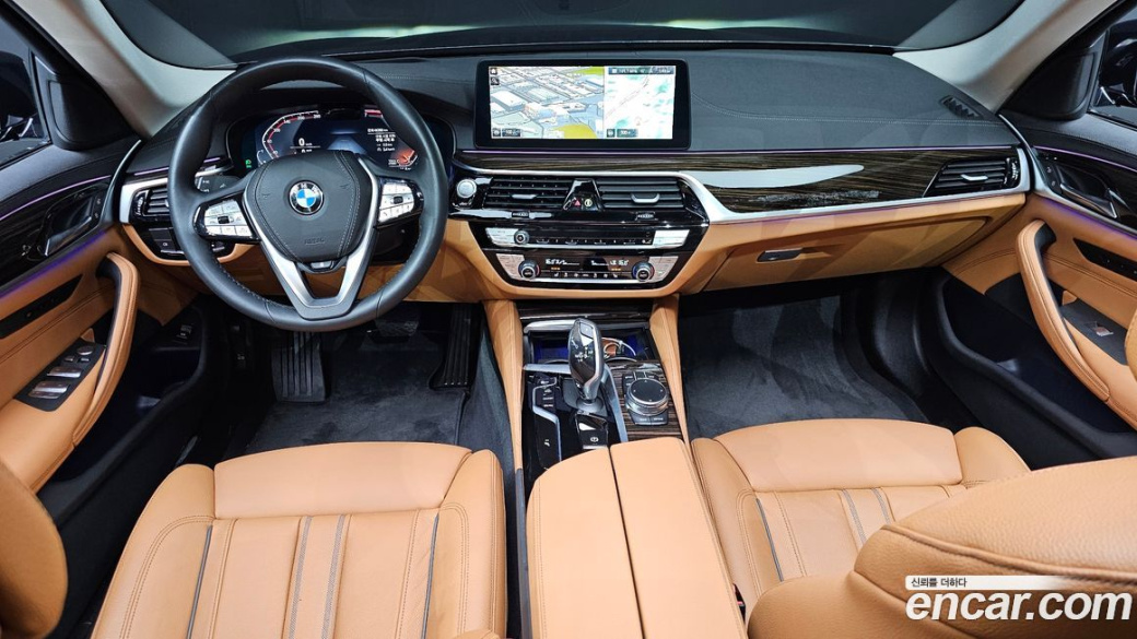BMW 5-Series 520i Luxury, 2023