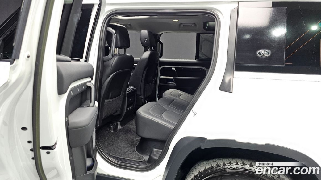 Land Rover Defender 110 D250 SE, 2023