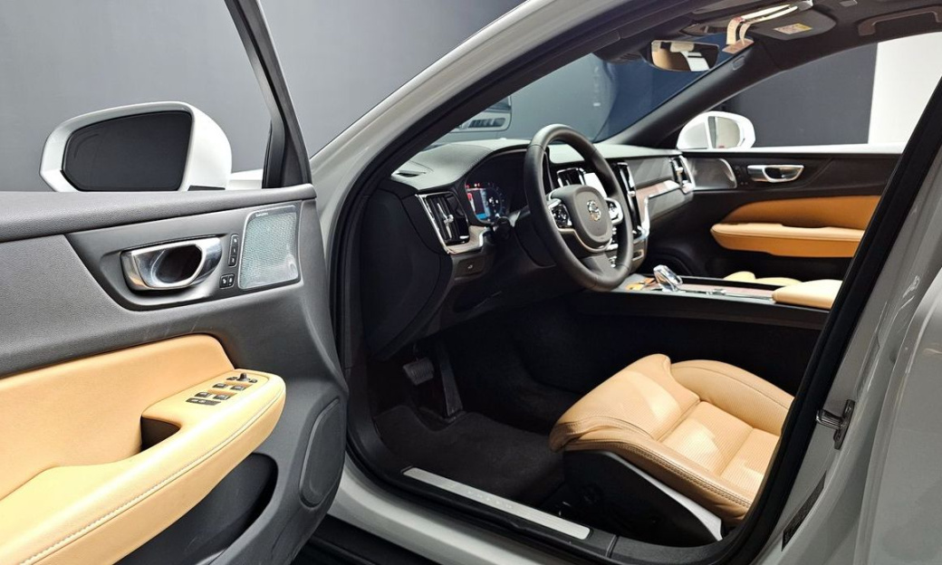 Volvo V60 B5 Ultra AWD, 2025