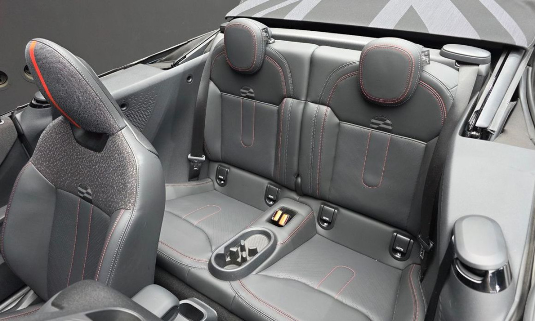 Mini Cooper Convertible JCW, 2025