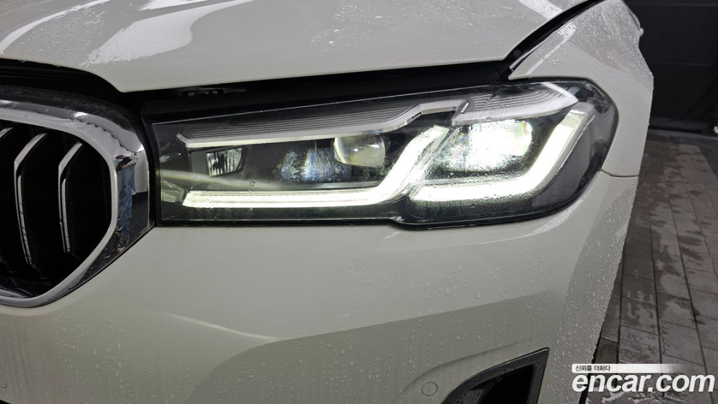 BMW 5-Series 520i Luxury, 2022