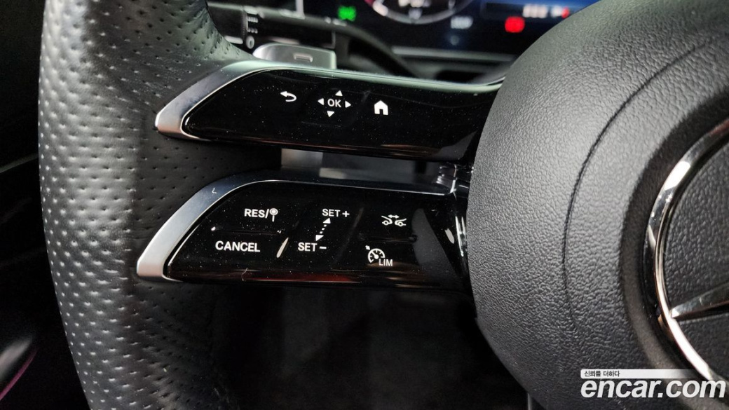 Mercedes-Benz C-Class C300 4MATIC AMG Line, 2023