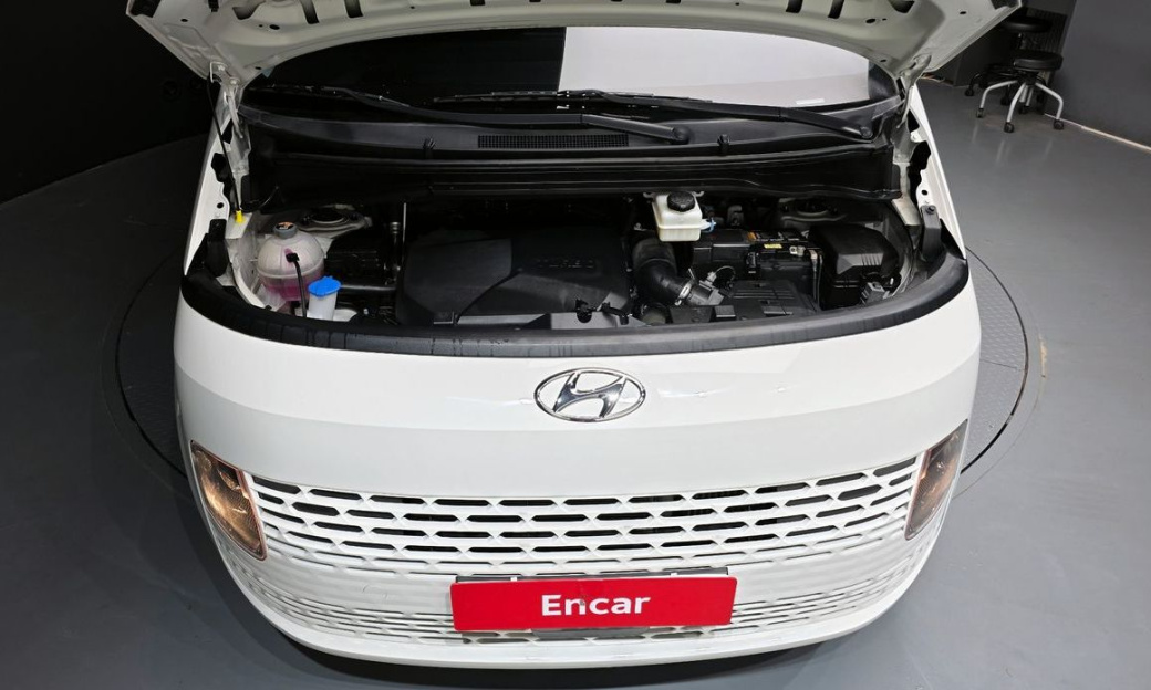 Hyundai Staria 4WD Tourer 11-Seater, 2022
