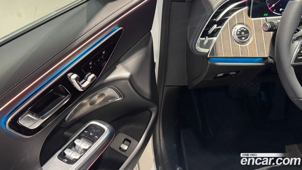 Mercedes-Benz E-Class E300 4MATIC Exclusive, 2025