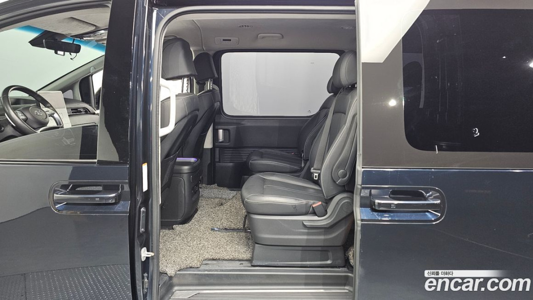 Hyundai Staria Lounge 9-Seater, 2022