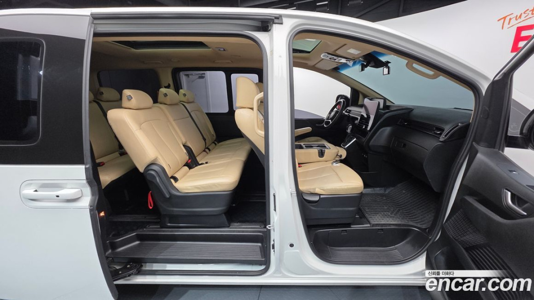 Hyundai Staria Tourer 9-Seater, 2023