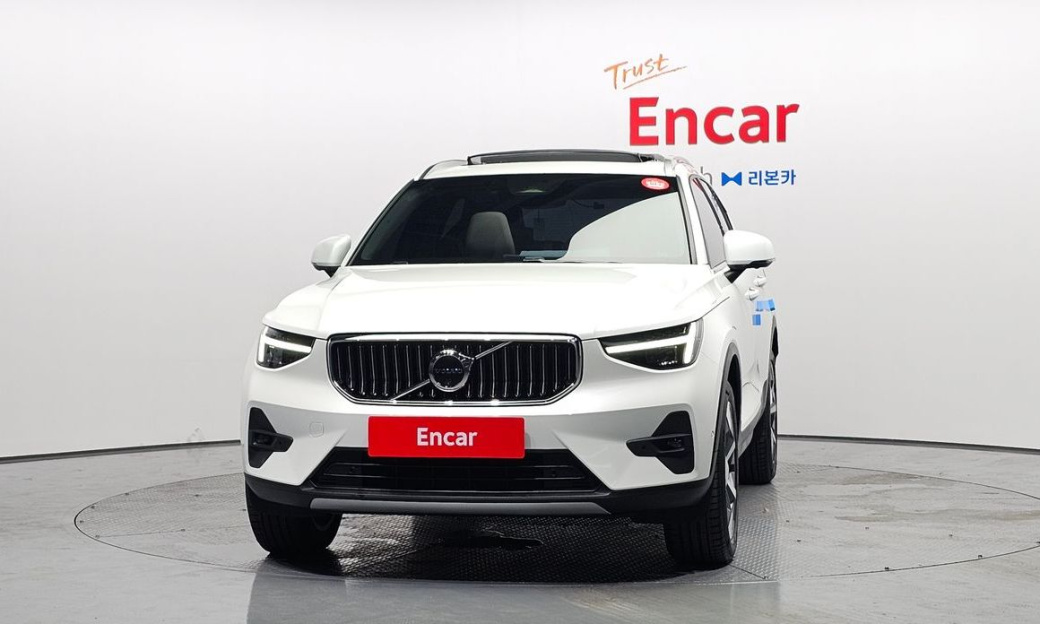 Volvo XC40 B4 Ultra Bright, 2025