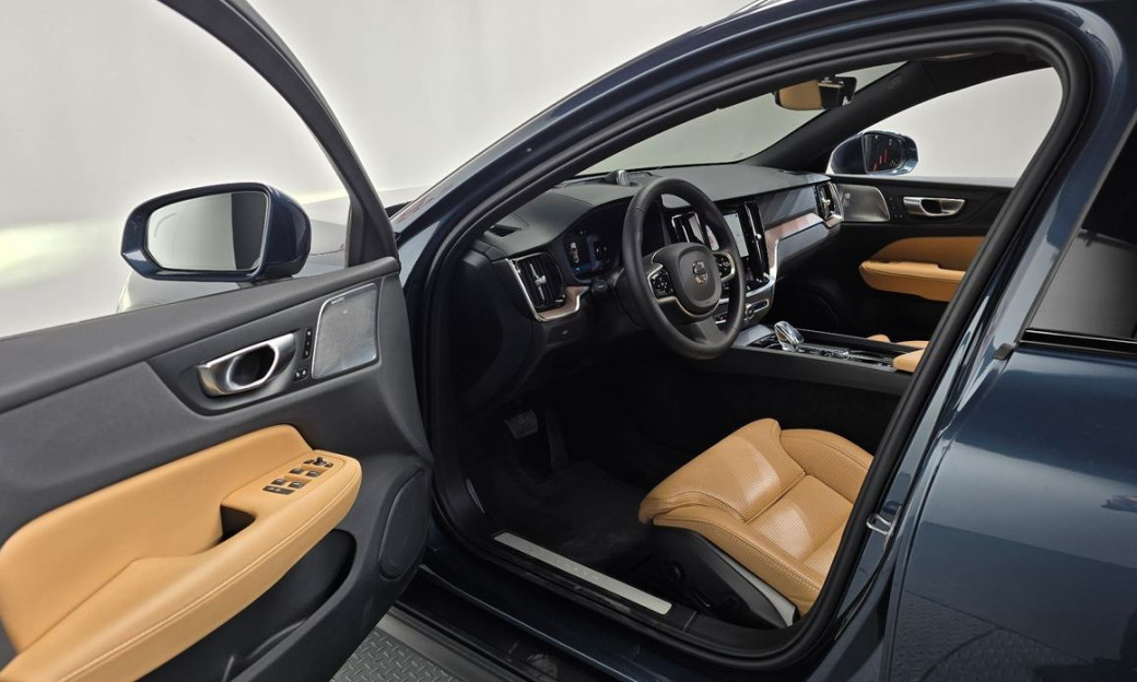 Volvo V60 B5 Ultimate AWD, 2024