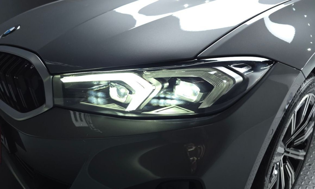 BMW 3-Series 320i, 2025