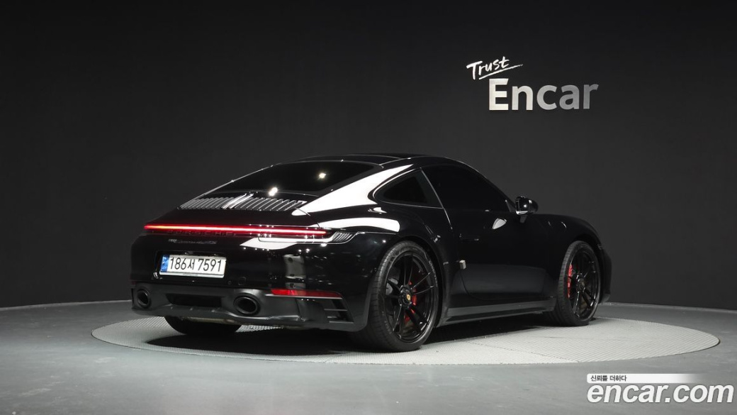 Porsche 911 Carrera 4 GTS, 2023
