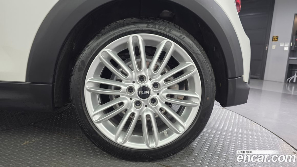 Mini Cooper Classic Plus Launch Pack, 2023