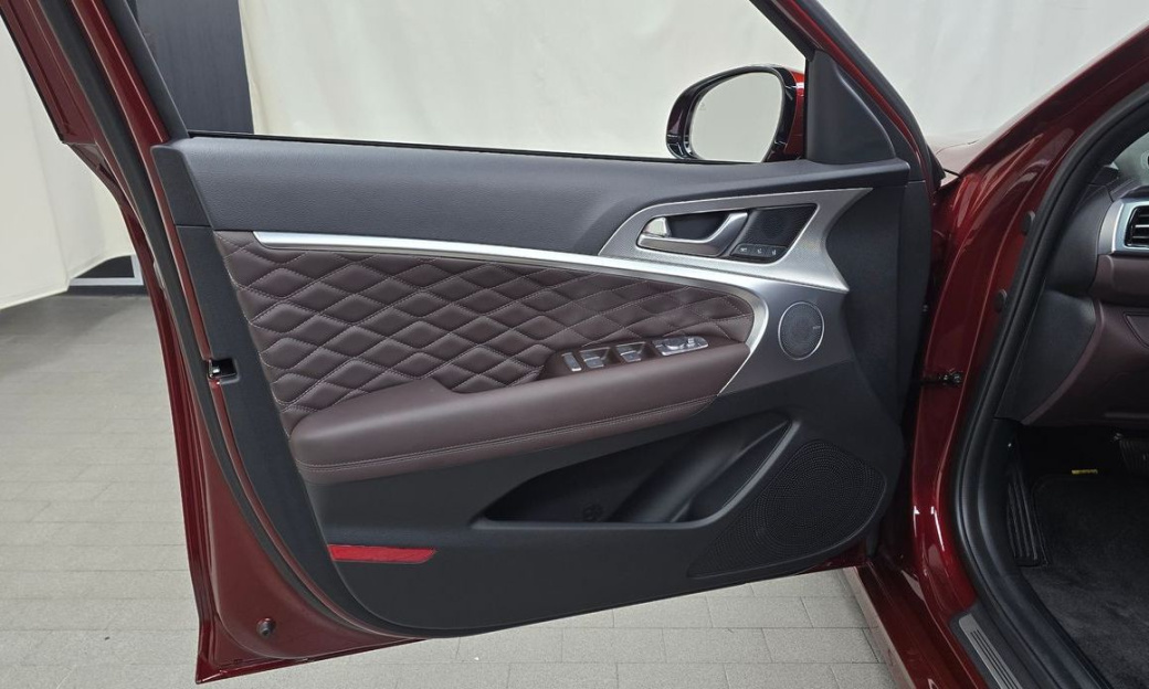 Genesis G70 Gasoline 2.5T 4WD, 2025