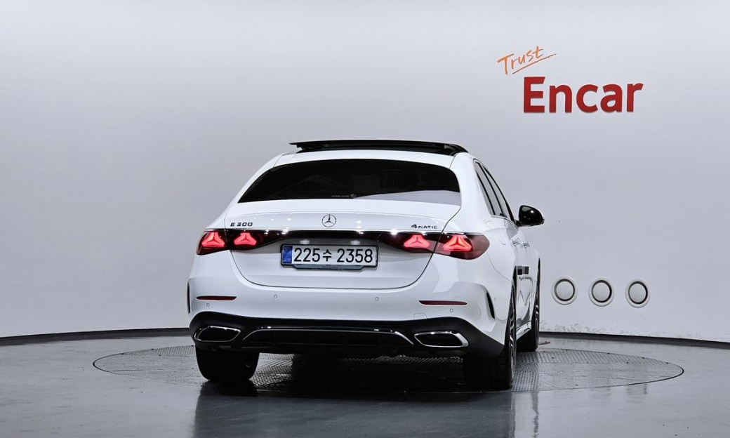 Mercedes-Benz E-Class E300 4MATIC AMG Line, 2025