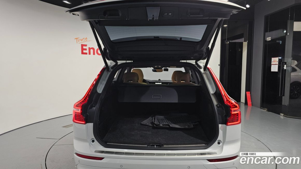 Volvo XC60 B5 Ultra Bright, 2025