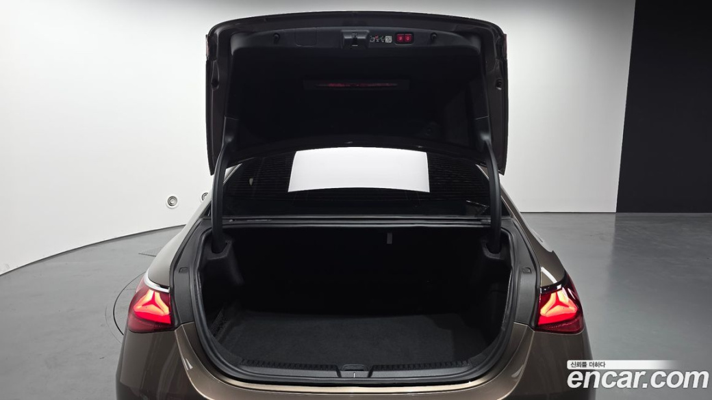 Mercedes-Benz E-Class E200 Avantgarde, 2024